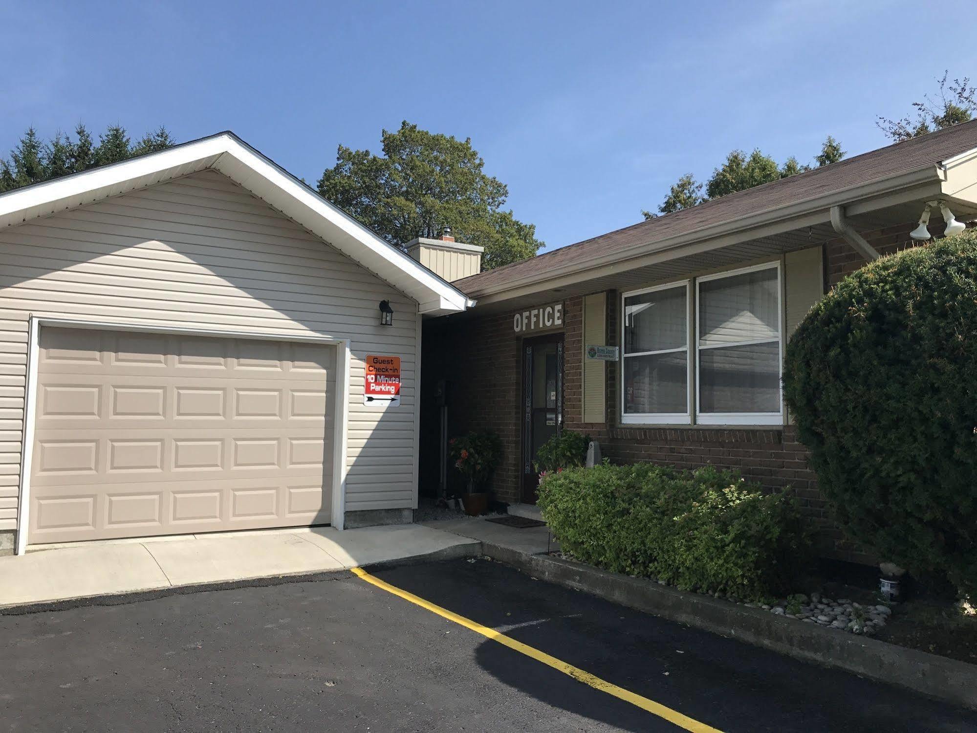 Dunlop Motel Goderich Exterior photo
